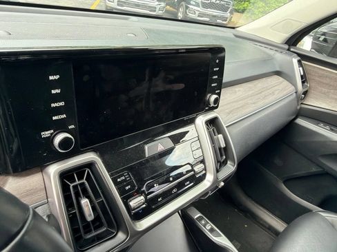 Used 2022 Kia Sorento S w/ Panoramic Sunroof Package AWD/4WD image 11