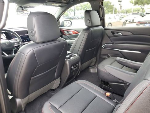 Used 2025 Chevrolet Traverse Z71 w/ Driver Confidence Package AWD/4WD image 12
