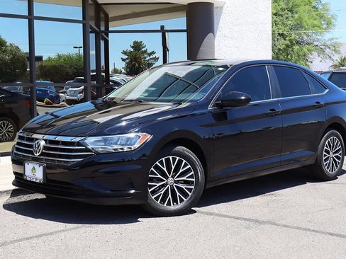 Used 2021 Volkswagen Jetta SE FWD image 2