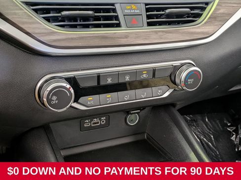 Used 2025 Nissan Altima 2.5 SV FWD image 17