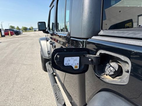 Used 2021 Jeep Gladiator Sport AWD/4WD image 11