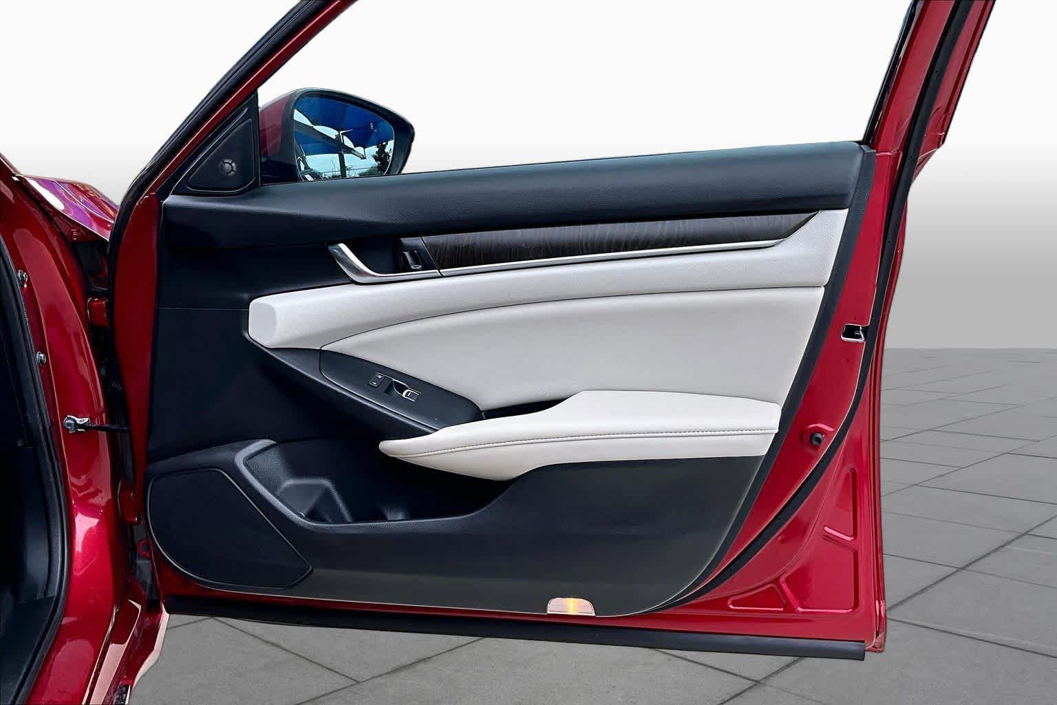 Used 2021 Honda Accord Touring image 18