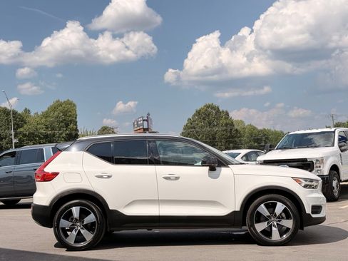 Used 2020 Volvo XC40 T4 Momentum w/ Protection Package FWD image 7