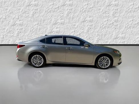Used 2017 Lexus ES 350 w/ Ultra Luxury Package FWD image 2