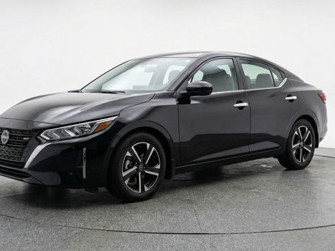 Used 2025 Nissan Sentra SV image 3