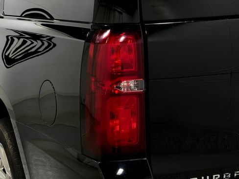 Used 2018 Chevrolet Suburban Premier AWD/4WD image 35