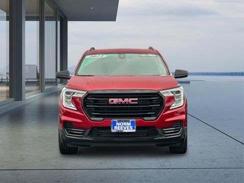 Used 2023 GMC Terrain SLE w/ Driver Convenience Package image 9