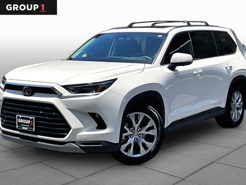 Used 2024 Toyota Grand Highlander FWD image 1