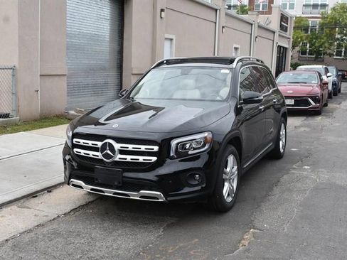 Used 2021 Mercedes-Benz GLB 250 4MATIC image 2