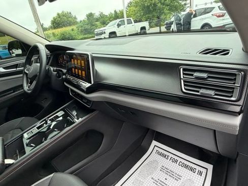 Used 2024 Volkswagen Atlas Peak Edition SE AWD/4WD image 41