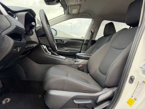 Used 2025 Toyota RAV4 LE FWD image 26