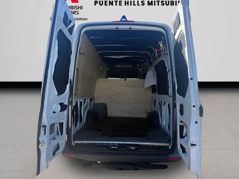Used 2023 Mercedes-Benz Sprinter 2500 w/ Acoustic Package image 27