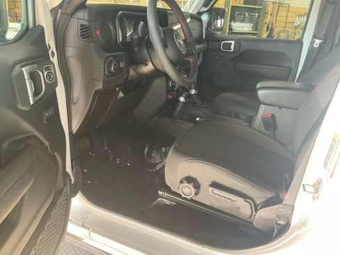 Used 2024 Jeep Wrangler Unlimited Rubicon w/ XTREMEE 35" Tire Package image 25