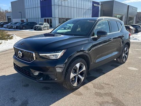 Used 2025 Volvo XC40 B5 Core w/ Protection Package Premier image 1