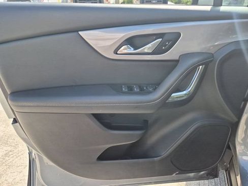 Used 2025 Chevrolet Blazer LT FWD image 11