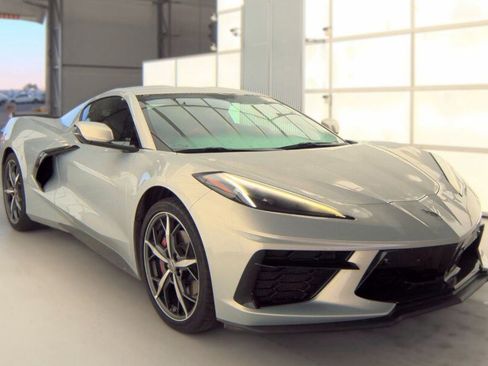 Used 2021 Chevrolet Corvette Stingray Premium Cpe w/ Engine Appearance Package RWD image 3
