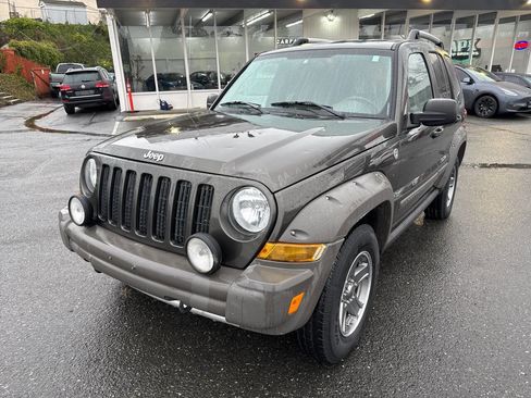 Used 2005 Jeep Liberty Renegade w/ Trailer Tow Group image 1