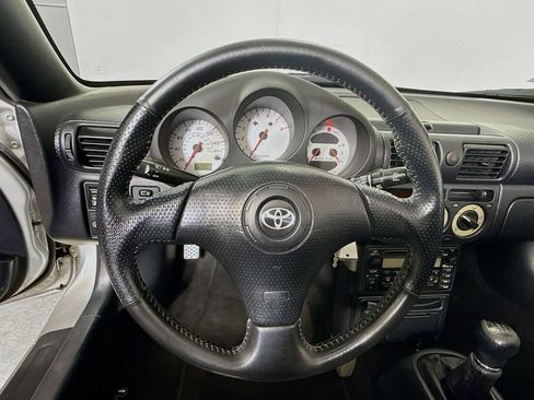 Used 2000 Toyota MR2 image 11