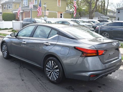 Used 2025 Nissan Altima 2.5 SV FWD image 8