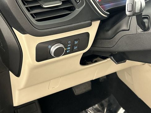 Used 2022 Ford Escape SE image 13