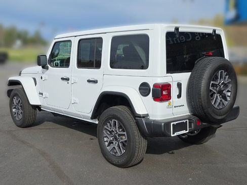 Used 2025 Jeep Wrangler Unlimited Sahara AWD/4WD image 3