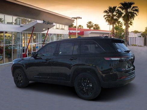 New 2026 Jeep Grand Cherokee Altitude image 5