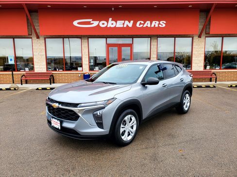 Used 2024 Chevrolet Trax LS w/ Driver Confidence Package image 1