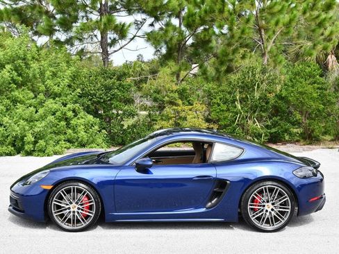 Used 2022 Porsche 718 Cayman GTS RWD image 3