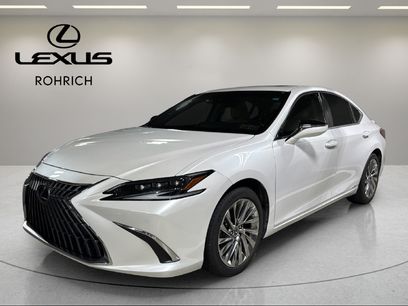 Certified 2022 Lexus ES 300h Ultra Luxury w/ Accessory Package 2