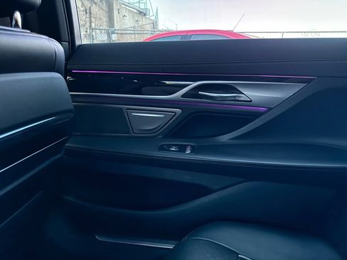 Used 2020 BMW 750i xDrive w/ M Sport Package AWD/4WD image 29