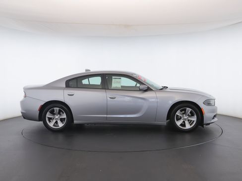 Used 2016 Dodge Charger SXT image 30