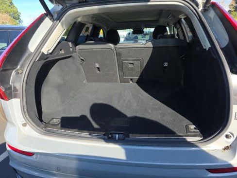 Used 2025 Volvo XC60 B5 Plus AWD/4WD image 11