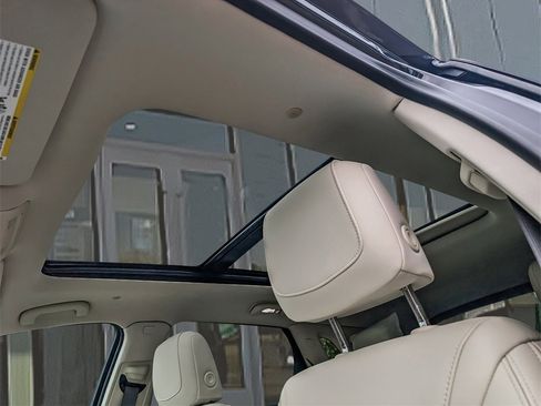 New 2025 Cadillac XT5 Premium Luxury image 9