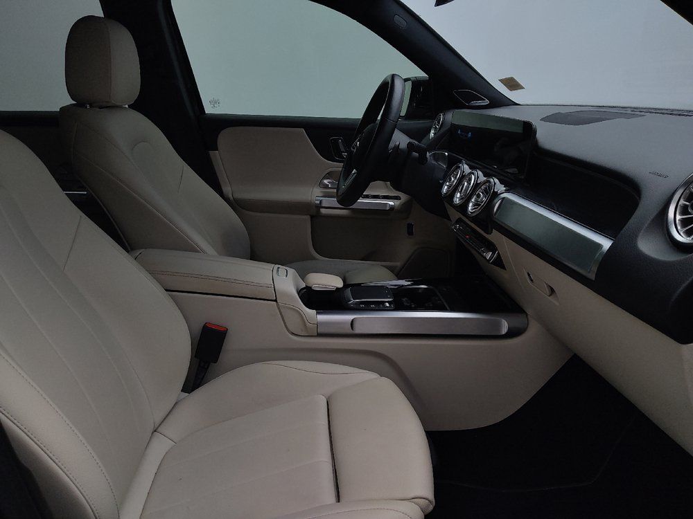 Used 2021 Mercedes-Benz GLB 250 w/ Premium Package image 21