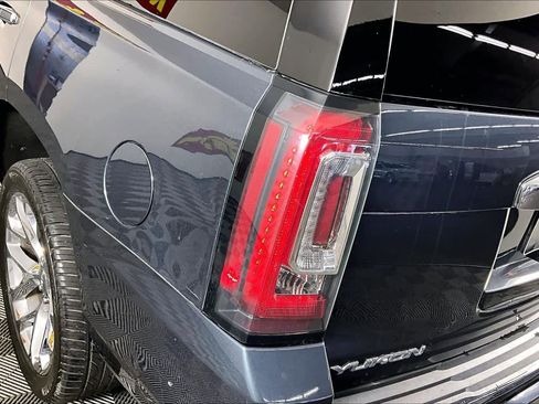 Used 2020 GMC Yukon Denali w/ Denali Premium Package image 27