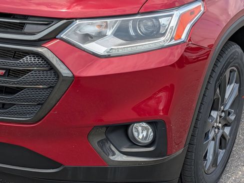 Used 2021 Chevrolet Traverse RS FWD image 9