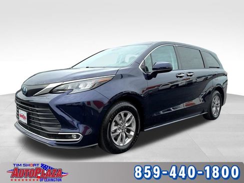 Used 2024 Toyota Sienna XLE FWD image 1