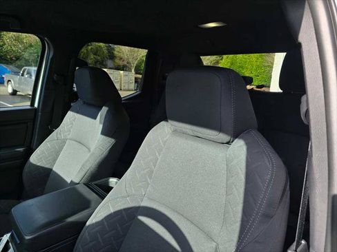Certified 2025 Toyota Tacoma SR5 AWD/4WD image 25