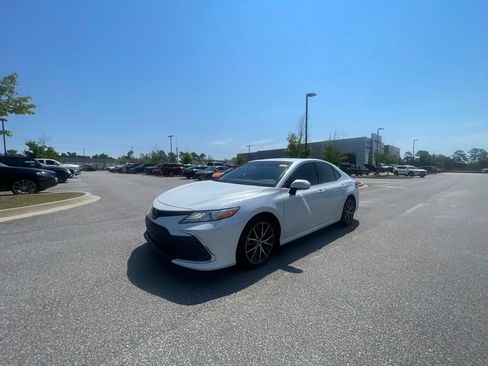 Used 2023 Toyota Camry XLE FWD image 4