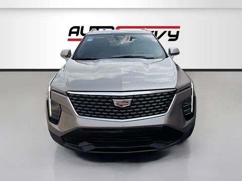 Used 2025 Cadillac XT4 Premium Luxury image 2