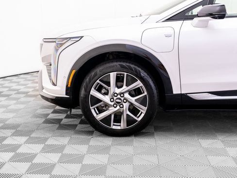 Certified 2025 Cadillac Optiq Luxury 2 w/ LPO, Floor Liner Package AWD/4WD image 38