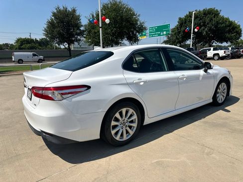 Used 2019 Toyota Camry LE FWD image 13