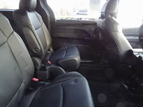 Used 2025 Toyota Sienna XLE Woodland Edition image 14