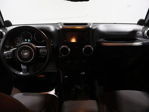 Used 2014 Jeep Wrangler Unlimited Rubicon w/ Connectivity Group image 15