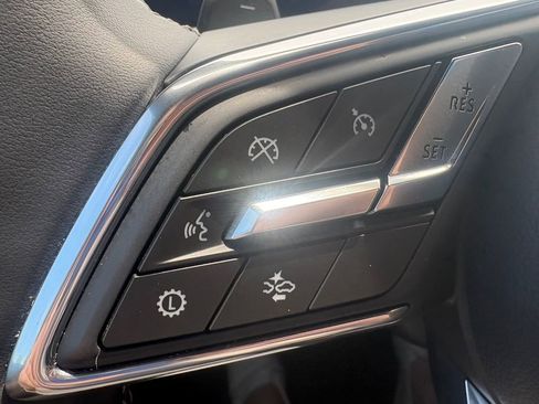 Used 2025 Buick Enclave Preferred FWD image 6