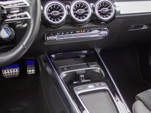 Used 2025 Mercedes-Benz GLB 35 AMG 4MATIC image 21