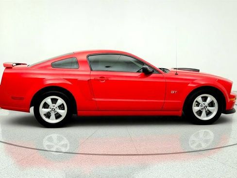 Used 2009 Ford Mustang GT RWD image 4