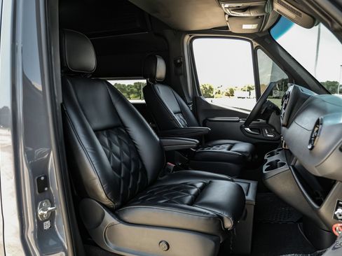 Used 2022 Mercedes-Benz Sprinter 2500 image 44
