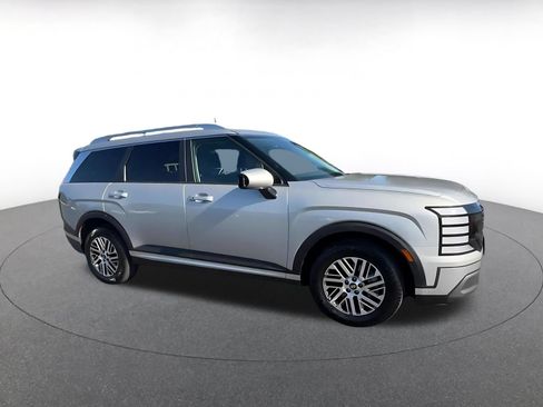 Used 2026 Hyundai Palisade SEL FWD image 2
