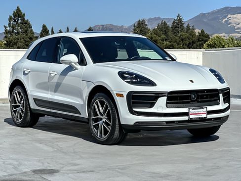 Certified 2026 Porsche Macan AWD/4WD image 10